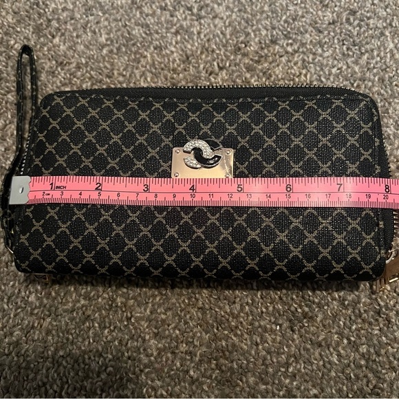 CC Black and Tan Patterned Wallet - Picture 5 of 6